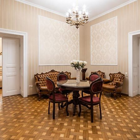 3 Bedrooms Royal Italian Style In An Austrian Building, Parking, Balcony Lvov Exteriér fotografie