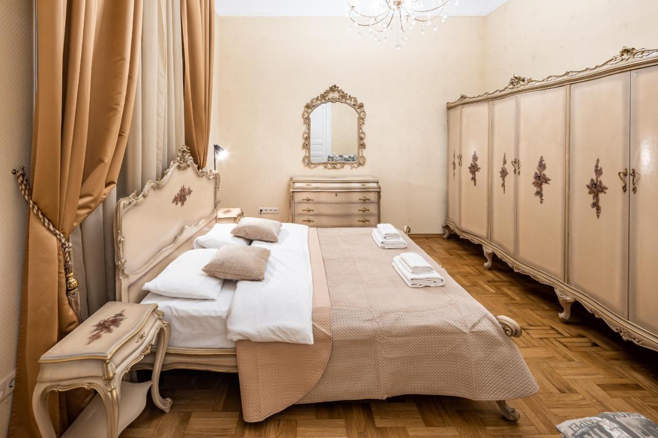 3 Bedrooms Royal Italian Style In An Austrian Building, Parking, Balcony Lvov Exteriér fotografie