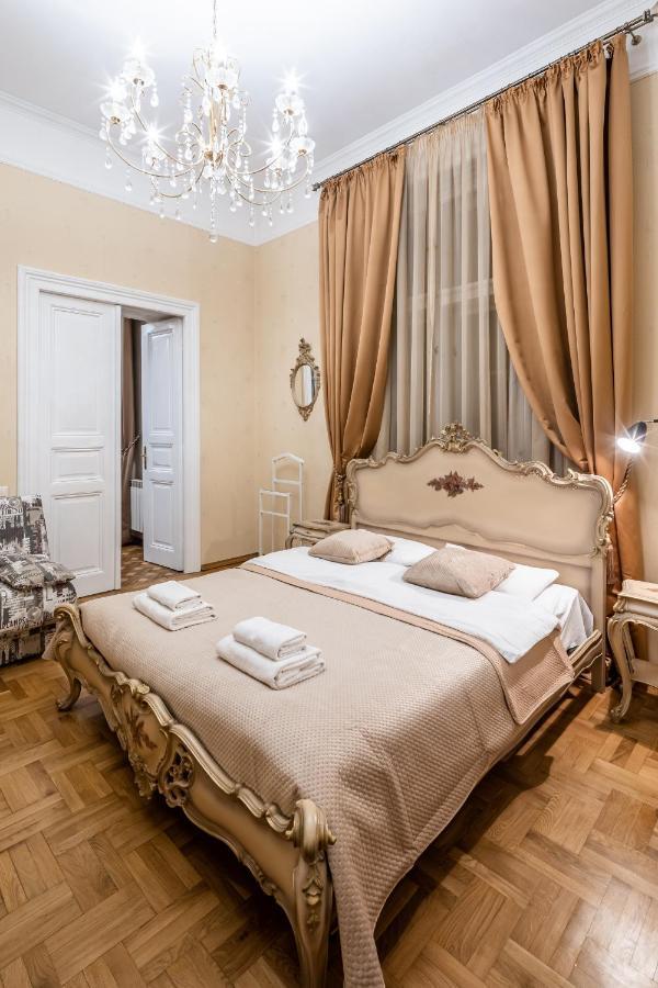 3 Bedrooms Royal Italian Style In An Austrian Building, Parking, Balcony Lvov Exteriér fotografie
