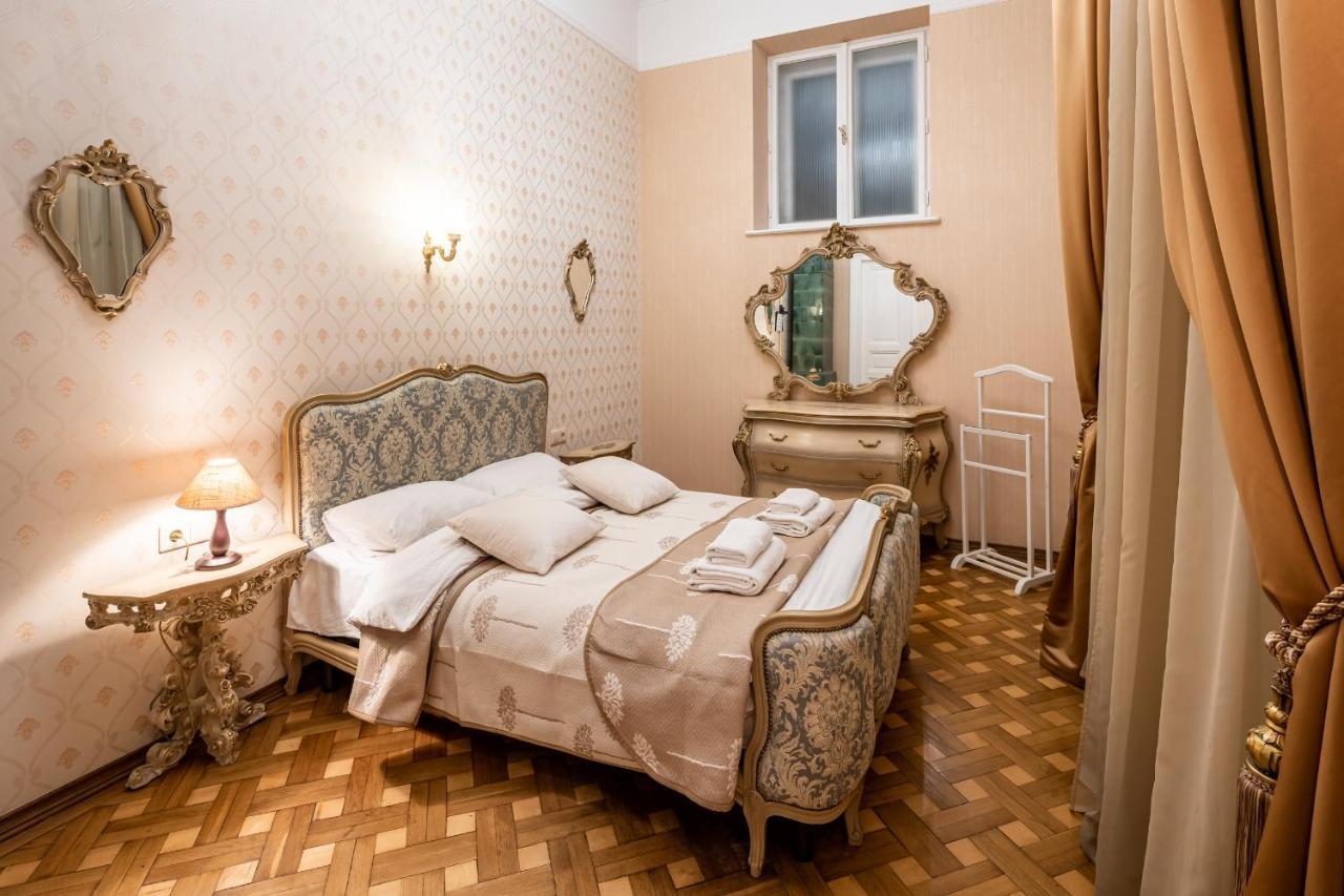 3 Bedrooms Royal Italian Style In An Austrian Building, Parking, Balcony Lvov Exteriér fotografie