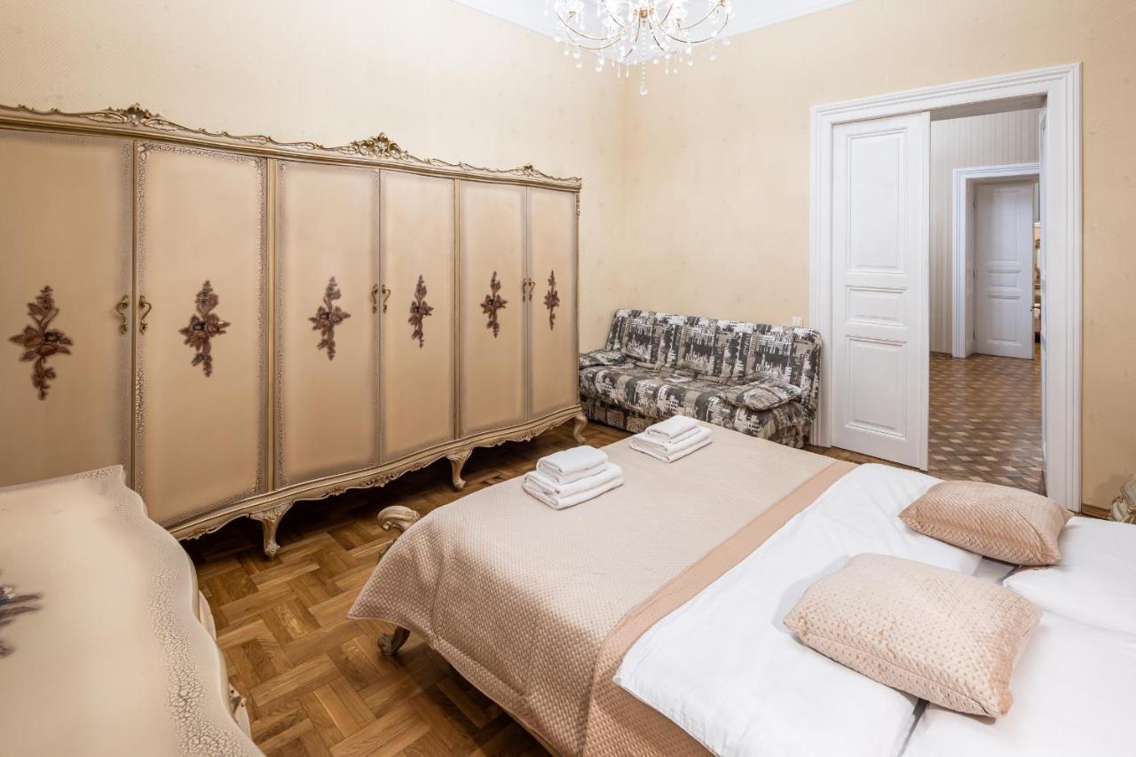 3 Bedrooms Royal Italian Style In An Austrian Building, Parking, Balcony Lvov Exteriér fotografie