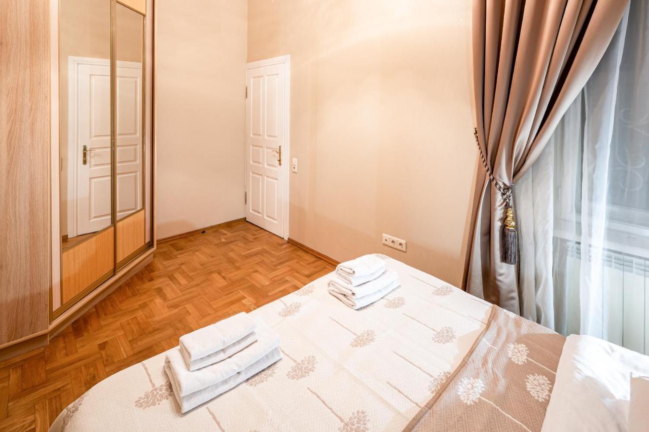 3 Bedrooms Royal Italian Style In An Austrian Building, Parking, Balcony Lvov Exteriér fotografie