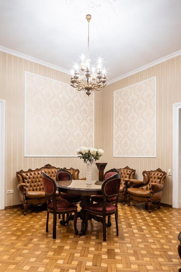 3 Bedrooms Royal Italian Style In An Austrian Building, Parking, Balcony Lvov Exteriér fotografie