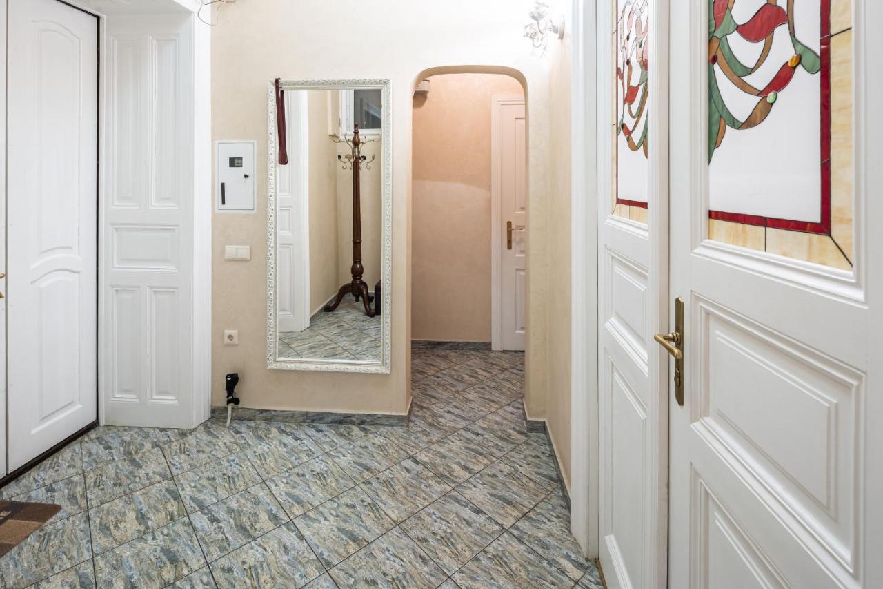 3 Bedrooms Royal Italian Style In An Austrian Building, Parking, Balcony Lvov Exteriér fotografie