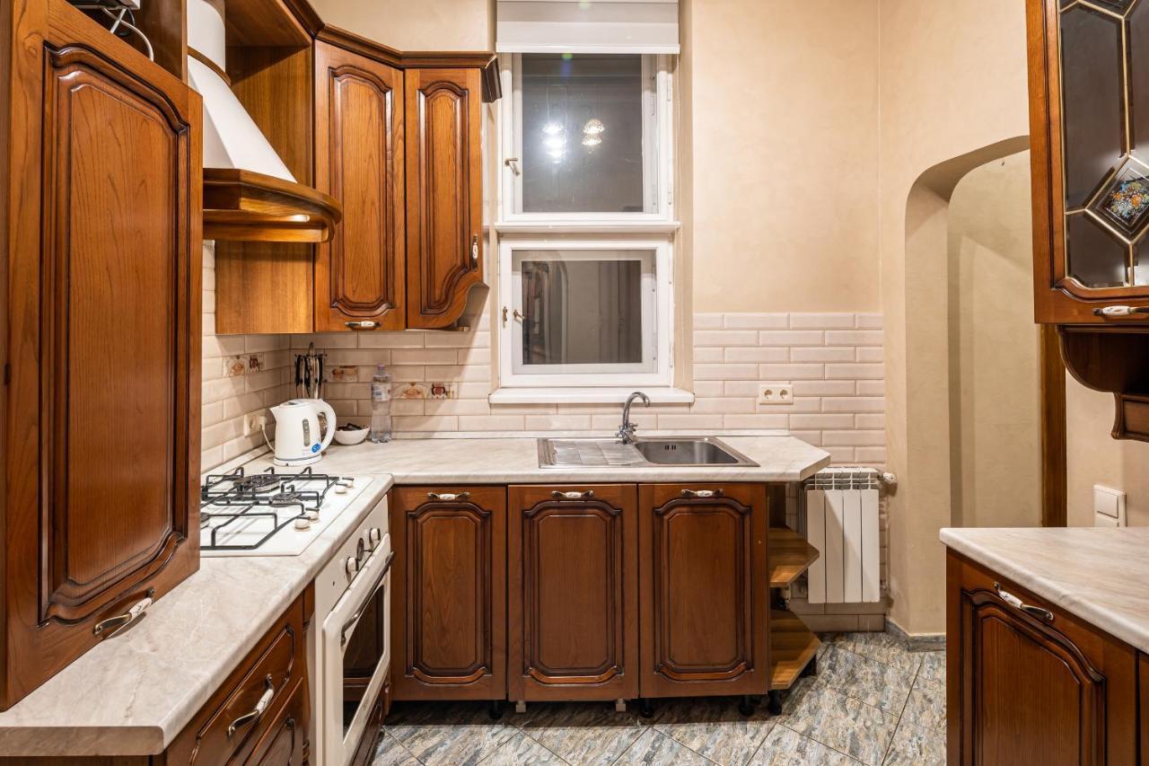 3 Bedrooms Royal Italian Style In An Austrian Building, Parking, Balcony Lvov Exteriér fotografie