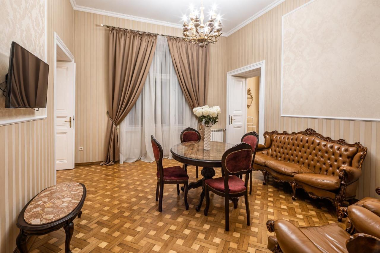 3 Bedrooms Royal Italian Style In An Austrian Building, Parking, Balcony Lvov Exteriér fotografie